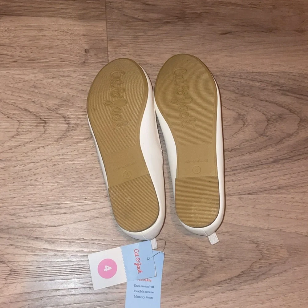 Cat and Jack white Ballet Flats with Bow size 4 new